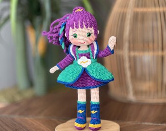 Häkeln Stormy Girl Doll: Amigurumi personalisierte Regenbogen Brite Charakter Plüschtier