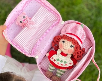 Erdbeere Shortcake Häkelpuppe: 21,5 cm handgefertigtes Amigurumi-Spielzeug mit Reisetasche