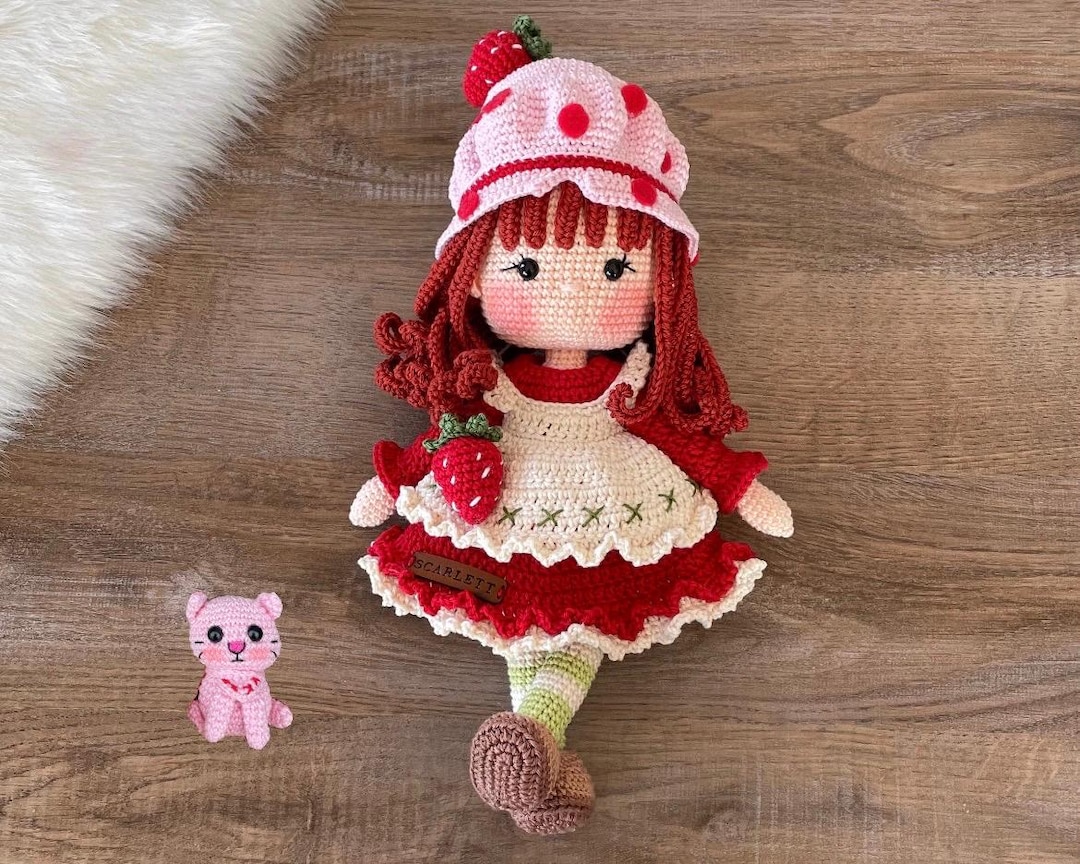 Muñeca de crochet de fresa: Peluche amigurumi hecho a mano con gatito  México