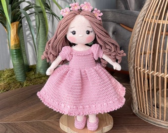 Gehäkelte Prinzessin Girl Doll: Personalisiertes Amigurumi Geburtstagsgeschenk Spielzeug
