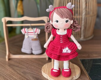 Muñeca de ganchillo / Muñeca personalizada Chica del bosque / Juguetes personalizados para bebés / Cesta de regalo de baby shower / Niña con tema de ciervo