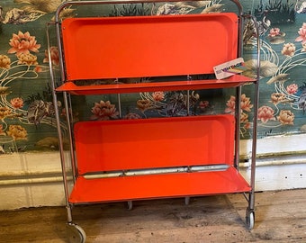Foldable table