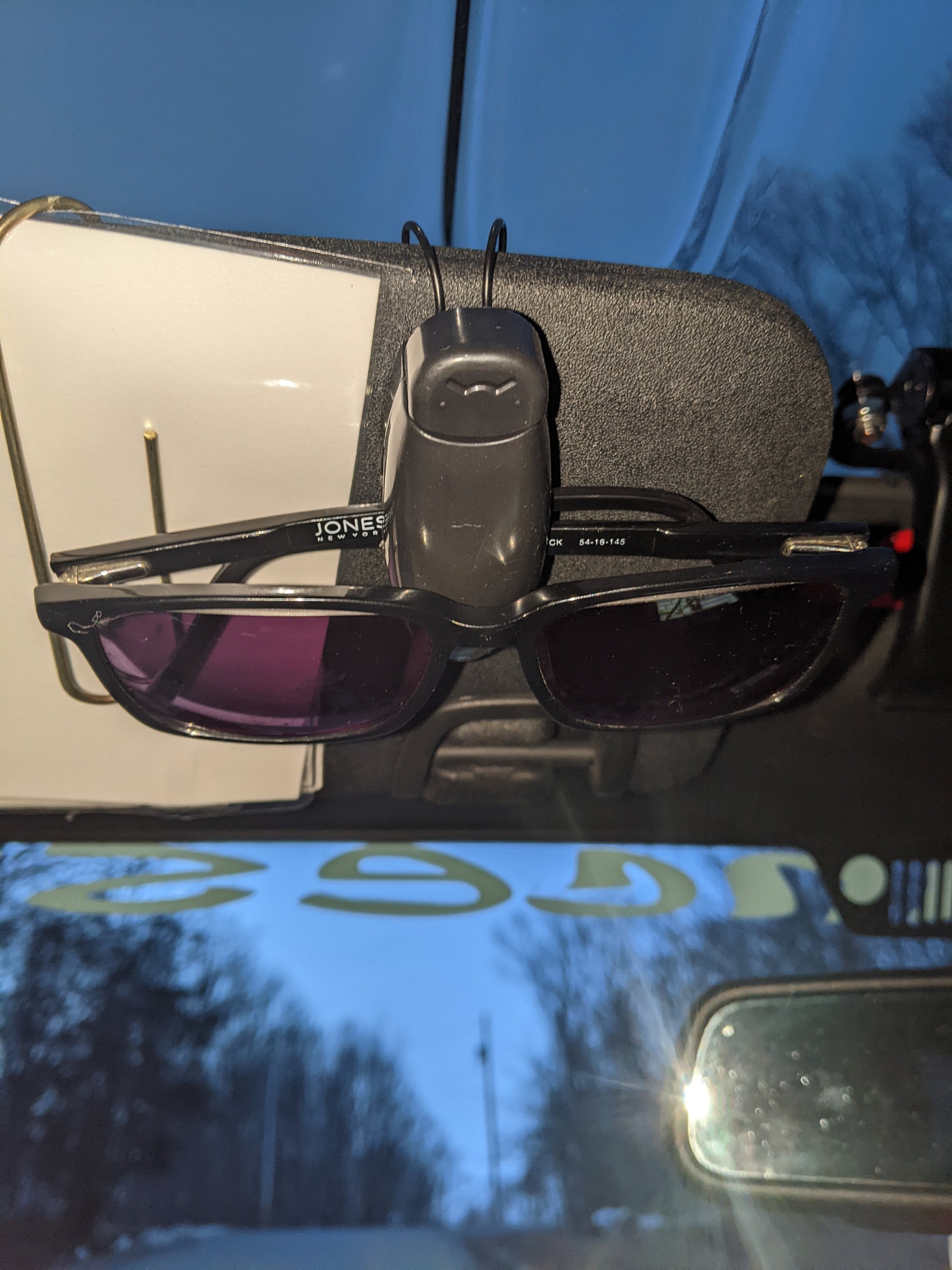 YFCTLM Car Sunglasses Holder 2 pcs ABS Auto Glasses Sunglasses Clip car Accessories Stickers For Land Rover Discovery 3 4 5 Freelander 2 Range Rover Evoque Sport 