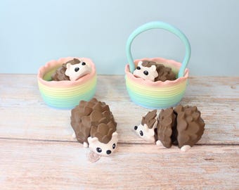 Flexi Hedgehog Toy with Optional Basket – Cute Articulated Hedgehog – Desk Buddy or Gift