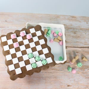 Ice Cream Sandwich Travel Checkers Game – 3D Printed with Scoop and Cone Pieces – Storage Inside – Dessert-Themed Gift