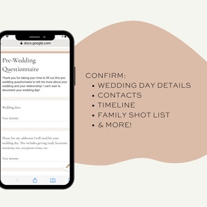 Puede incluir: Una captura de pantalla de un documento de Google Docs en la pantalla de un teléfono móvil. El documento es un cuestionario previo a la boda con una sección para la fecha de la boda y una sección para enumerar las direcciones. El texto en el lado derecho de la pantalla dice "CONFIRM: WEDDING DAY DETAILS, CONTACTS, TIMELINE, FAMILY SHOT LIST, & MORE!"