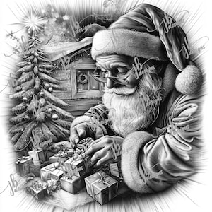 Può includere: Un'illustrazione in bianco e nero di Babbo Natale che impacchetta i regali. Indossa un abito rosso e una barba bianca. Sullo sfondo ci sono un albero di Natale e una casa.