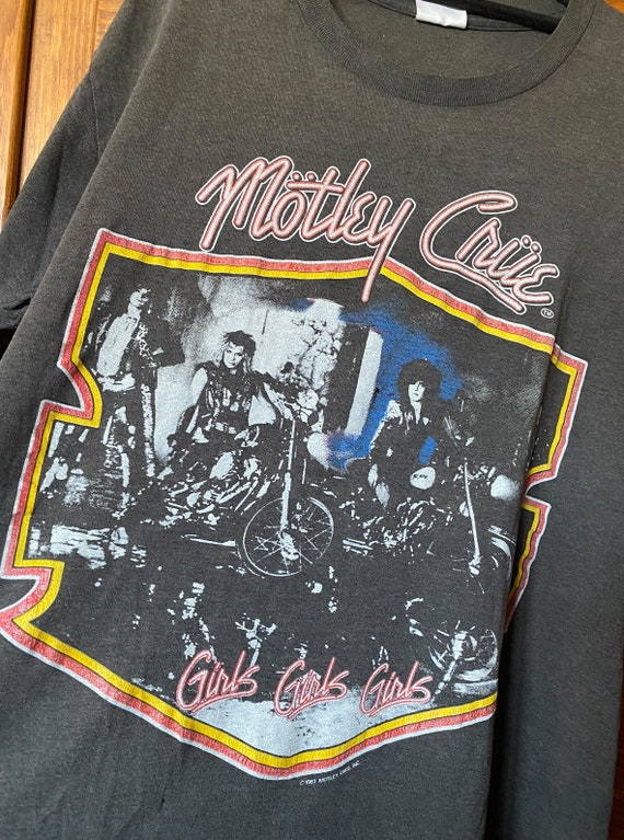 Vintage Soft THIN MOTLEY CRUE t-shirt