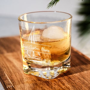 Sailing Boat Whiskey Glass, Nautical Decor, Ocean-Themed Barware, Gift for Sailors, Unique Drinkware