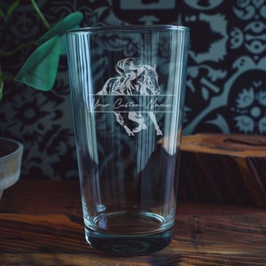 Louisville Horse Racing Pint Glass, Kentucky Derby Drinkware, Equestrian Bar Collection, Horse Lover Gift, Beer Glass Souvenir