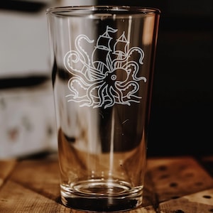 Kraken Sea Monster Attack Pint Glass – Nautical Ocean Beast Tentacle Scene Barware Gift for Pirate or Mythology Lovers