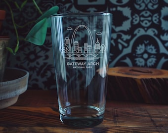 Gateway Arch Pint Glass: St. Louis Landmark Souvenir Drinkware