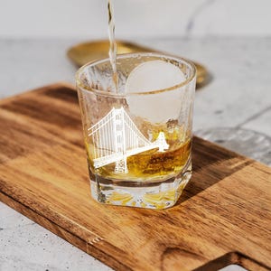 Golden Gate Bridge Whiskey Glass – San Francisco Landmark Etched Barware Gift for Whiskey Lovers