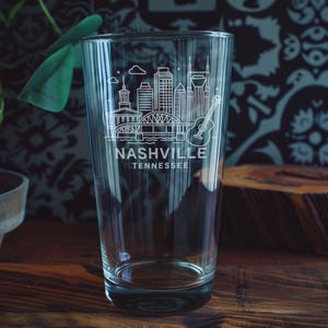 Nashville Tennessee Skyline Pint Glass – Music City Landmarks and Iconic Downtown Scene Drinkware
