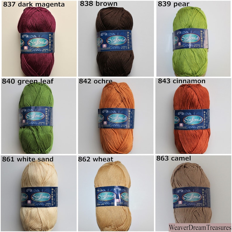 Puede incluir: Nueve ovillos de hilo en varios colores, incluyendo magenta oscuro, marr&oacute;n, pera, verde hoja, ocre, canela, arena blanca, trigo y camel. Cada ovillo tiene una etiqueta azul con la palabra "Sinfonia" impresa en ella.