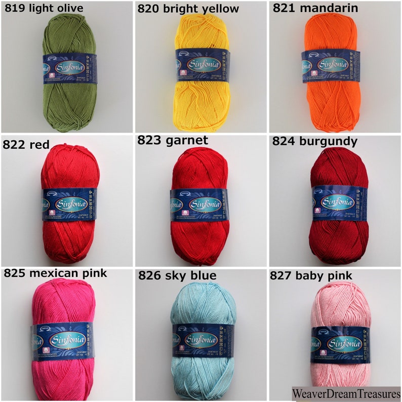 Puede incluir: Nueve ovillos de hilo en varios colores, incluyendo verde oliva claro, amarillo brillante, naranja mandarina, rojo, granate, burdeos, rosa mexicano, azul cielo y rosa beb&eacute;. Cada ovillo tiene una etiqueta que dice "Sinfonia".