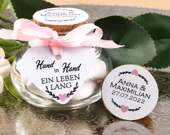 Gastgeschenk Hochzeit, Korkenglas mit Namen  personalisiert, Geschenk für Gäste mit Herzanhänger "Hand in Hand" A44