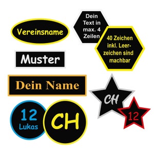 Könnte beinhalten: Ein Set Bügeletiketten mit schwarzen und gelben Rändern. Die Etiketten beinhalten den Text "Vereinsname", "Muster", "Dein Name", "12 Lukas", "CH" und "12". Außerdem gibt es ein sechseckiges Etikett mit dem Text "Dein Text in max. 4 Zeilen" und ein weiteres sechseckiges Etikett mit dem Text "40 Zeichen inkl. Leer-zeichen sind machbar".