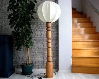 Vintage Turned Wood Floor Lamp with Shade – Handmade Retro Standing Lamp for Elegant Living Room Lighting