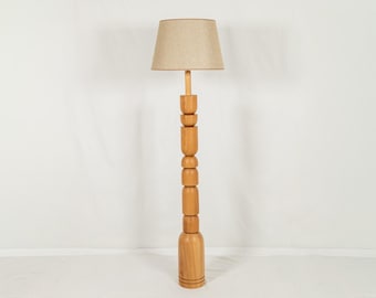 Cozy Wooden Floor Lamp - Handmade Minimalist Lighting to Create Warm & Inviting Living Spaces