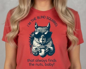 Camiseta engraçada com esquilo cego encontrando nozes - Presente de humor atrevido para adultos.