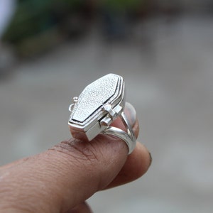Beautiful Coffin Poison Ring|Pill Box~Locket|Snuff Ring|Poison Ring|Secret Compartment|925 Sterling Silver Plated|Coffin Poison Box Ring