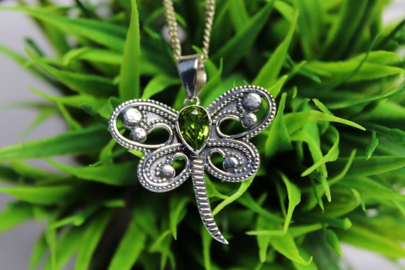 3 5/8 cts Green Peridot Pendant Necklace in 14K Yellow Gold by Le Vian -  BirthStone.com