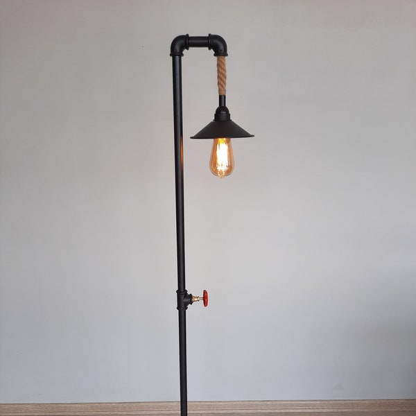 Schwarze industrielle Steampunk Stehlampe, rustikale Beleuchtung für Büro, Bar, Schlafzimmer