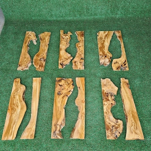Puede incluir: Ocho piezas de madera con veta de madera natural y nudos. La madera es de color marr&oacute;n claro y tiene una superficie lisa. Las piezas est&aacute;n dispuestas en dos filas de cuatro.