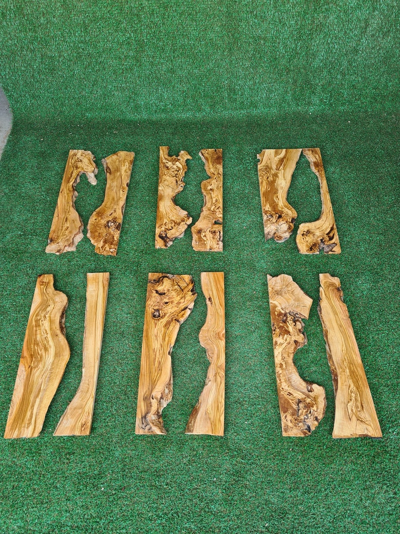 Puede incluir: Ocho piezas de madera con veta de madera natural y nudos. La madera es de color marr&oacute;n claro y tiene una superficie lisa. Las piezas est&aacute;n dispuestas en dos filas de cuatro.