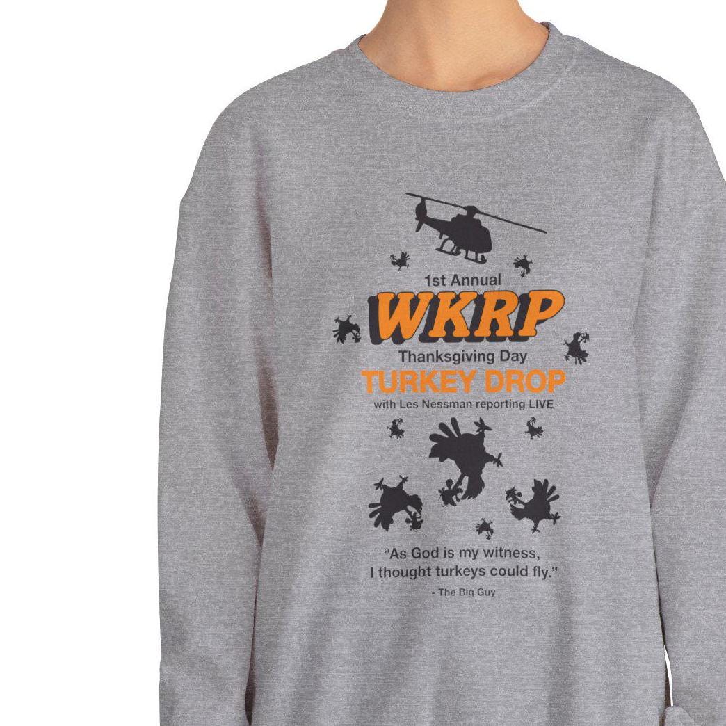 T-Shirt Divertente Da Uomo WKRP Turkey Drop Les Nessman 1978 Grafica Del Ringraziamento Pensavo Che I Tacchini Potessero Volare Citazione P13523100 - Foto 3