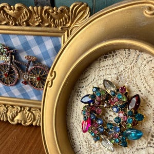 Framed Vintage Brooch, Spring, repurposed, bike, butterfly, flower, wreath, upcycled, vintage jewelry, brooches, handkerchief bild 2