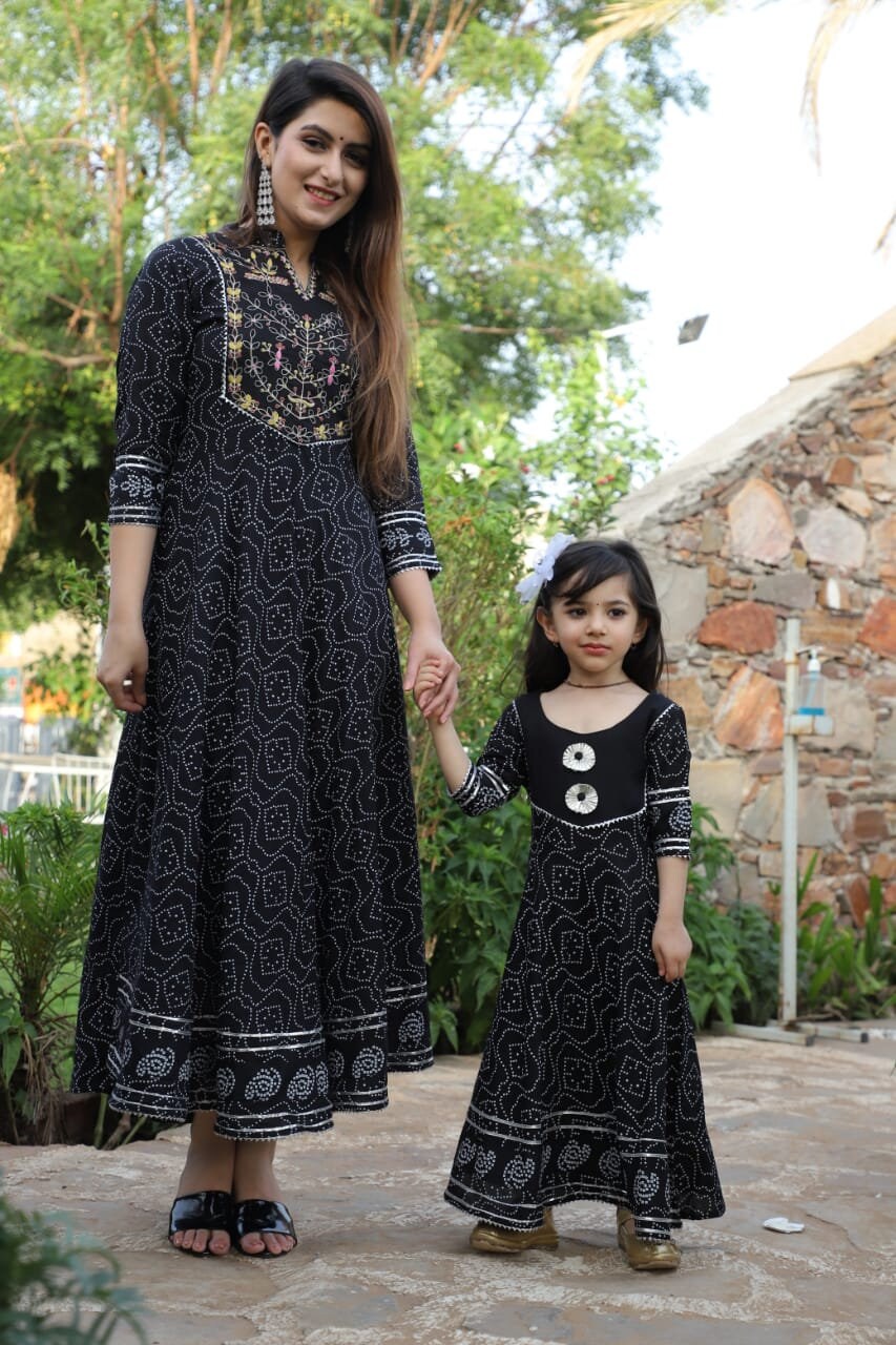 Beautiful Embroidered Bandhani Mother 
