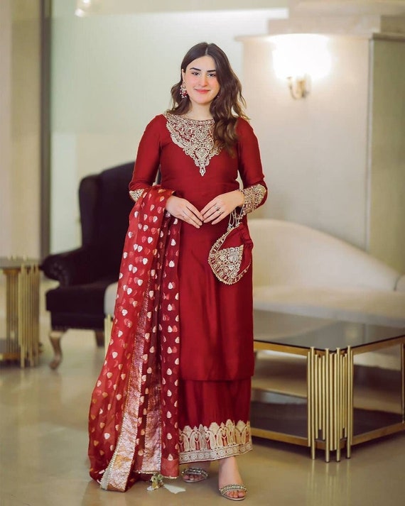 15 Trendy Collection of Pakistani Kurtis for Beautiful Look