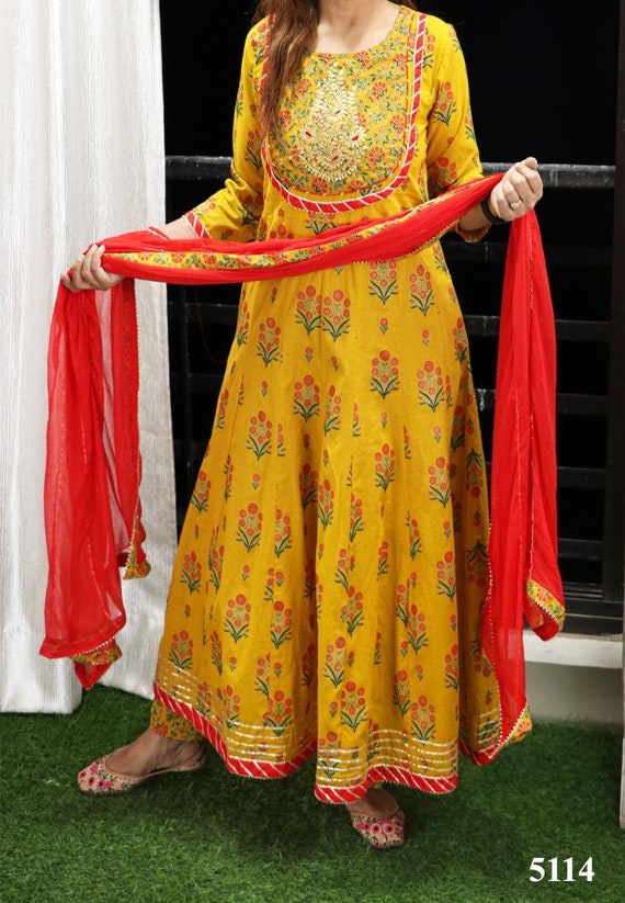 Buy online Yellow Printed Straight Kurta from Kurta Kurtis for Women by  Vaamsi for ₹420 at 51% off | 2024 Limeroad.com