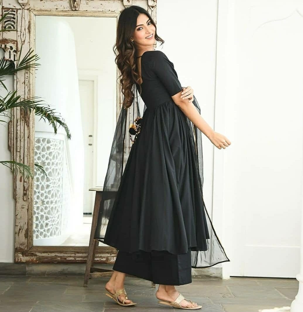 Black Embellished Kurta With Cigarette Pants