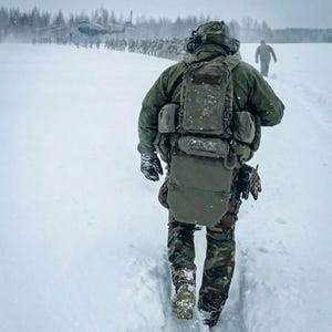 Stay Dry Anywhere – Waterproof Outdoor Seat Pad for Hunting, Camping, Hiking & Bushcraft