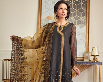 Women : 3 Piece Embroidered Suit (Shirt trouser & Dupatta)