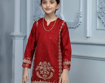 Girls Embroidered Kurta : Red