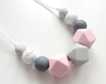 Siliconen borstvoedingsketting Borstvoedingsketting Zintuiglijke ketting Fiddle ketting Nieuwe moeder cadeau Mama ketting Roze en grijs, marmer