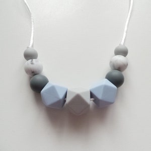 Silicone Nursing necklace in Blue
