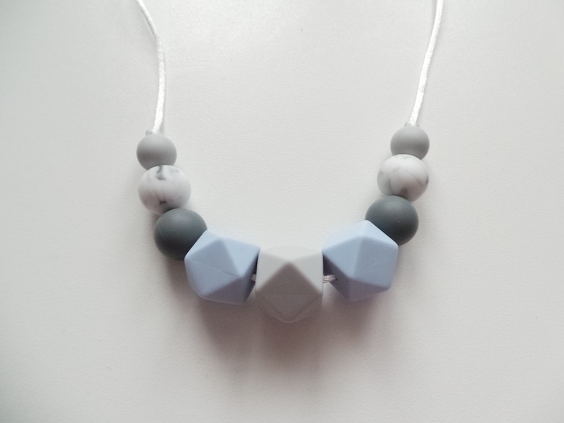 Silicone Nursing necklace in Blue