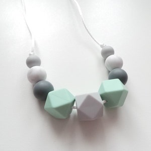 Silicone Nursing necklace in Mint