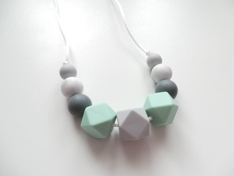 Silicone Nursing necklace in Mint