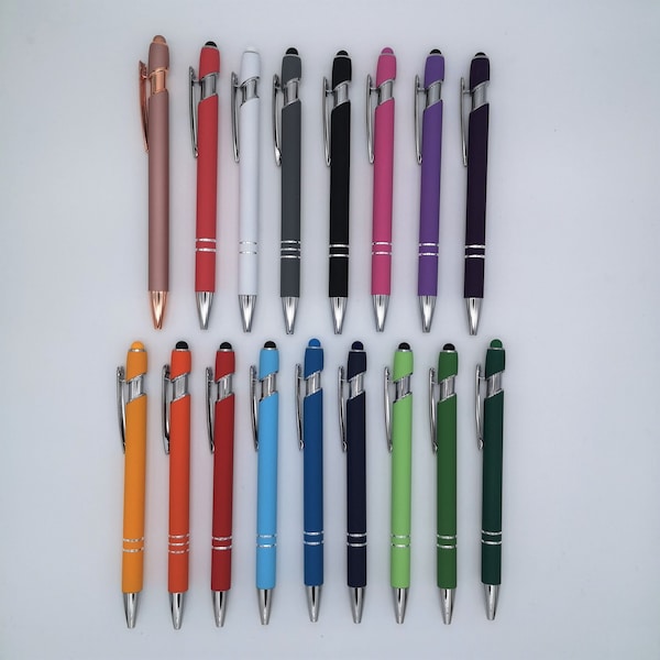 Kugelschreiber mit Namen bestellen, ein besonderes und persönliches Geschenk. Metallkugelschreiber mit Soft Touch Oberfläche und Stylus.