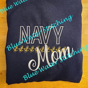 Sudadera con capucha bordada azul marino para mamá, papá, hermano, tía, etc.