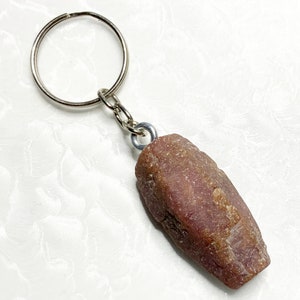 KRIO® - gemstone/ hand flatterer or rough stone as keychain