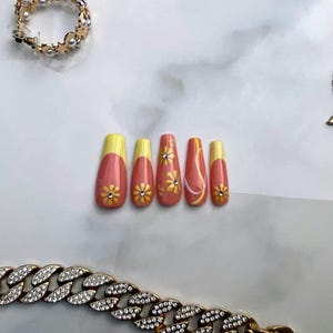 Gold flower french tips