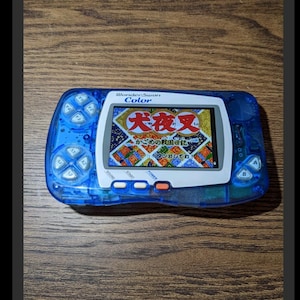 Ban Dai WonderSwan IPS LCD スクリーン アップグレード付き。美しいカラーのハンドヘルド コンソール。希少。クリアなカラー! OEM サイズのスクリーン。バックライト付きの明るいスクリーン