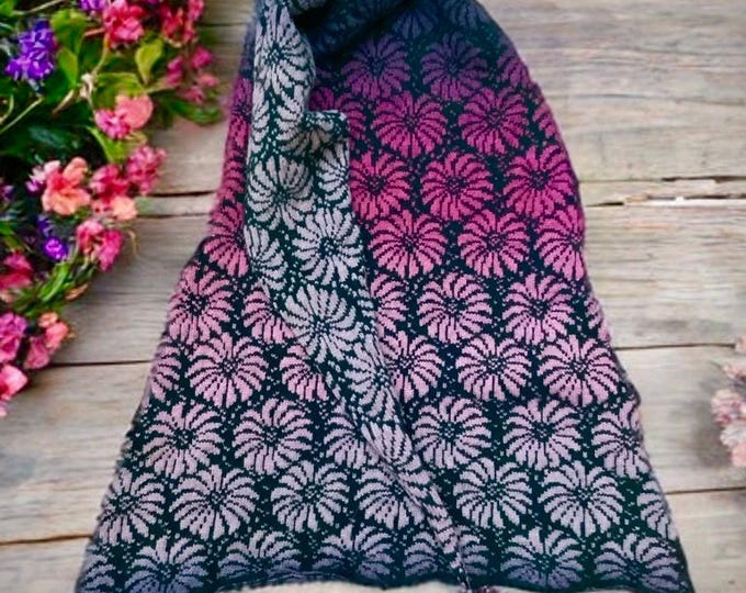 Featured listing image: Elegant ladies scarf with flower motifs in color gradient made of wool handmade